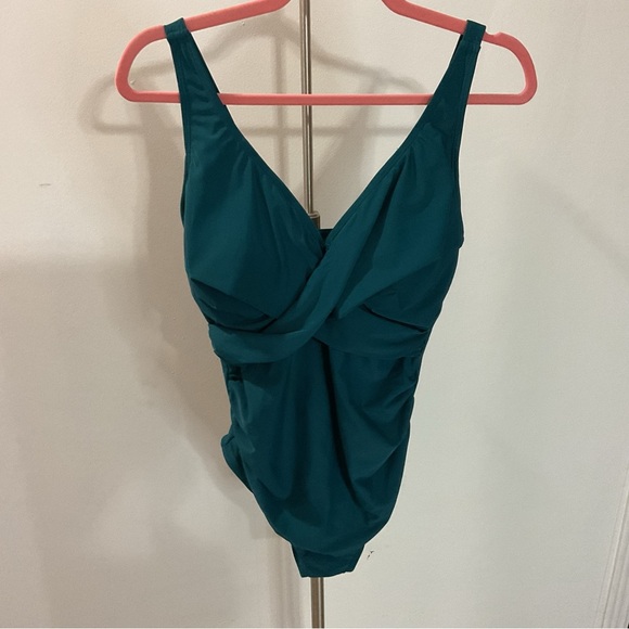 Maternity One Piece Green Swimsuit Size M NWT - Picture 2 of 8